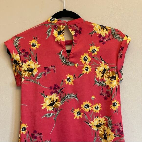 Express XXS short sleeve turtleneck floral blouse cut out - Picture 6 of 7